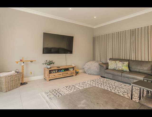 4 BEDROOM FREEHOLD FOR SALE IN PARKLANDS NORTH